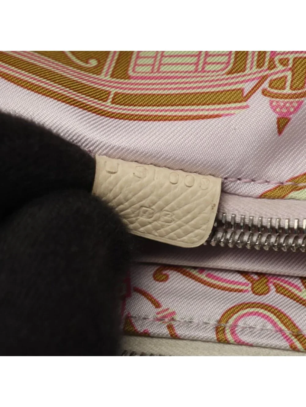 Hermes Round Length Wallet Azap Long Silk in Nata in